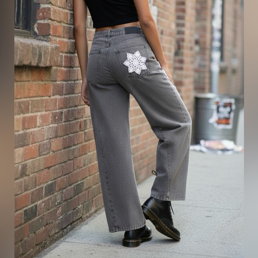 Blue Velvet NWT Noir Straight Leg Pants with Floral Crochet Detail Size Large - Picture 2 of 10